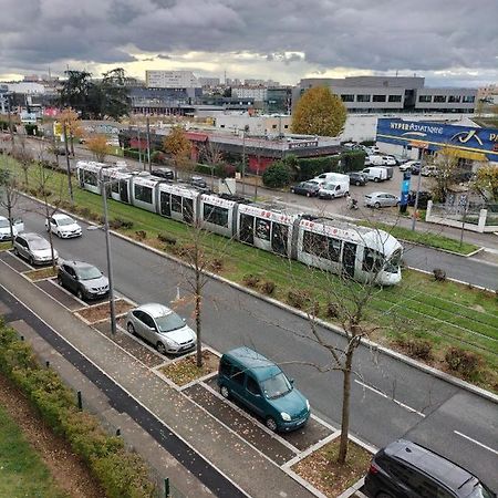 Jolie Appartement Proche Tramway Vénissieux Exterior foto