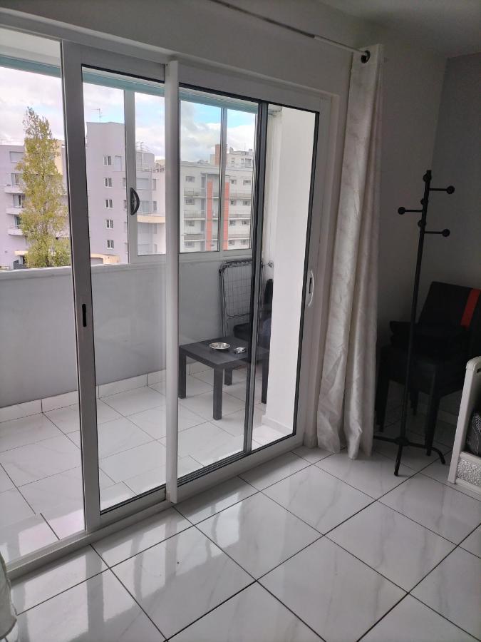 Jolie Appartement Proche Tramway Vénissieux Exterior foto