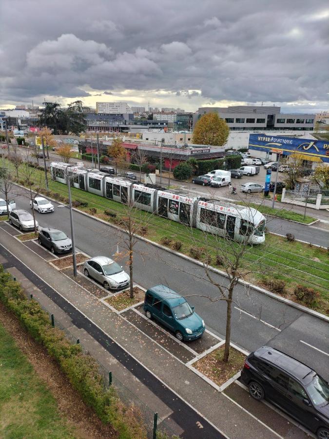 Jolie Appartement Proche Tramway Vénissieux Exterior foto