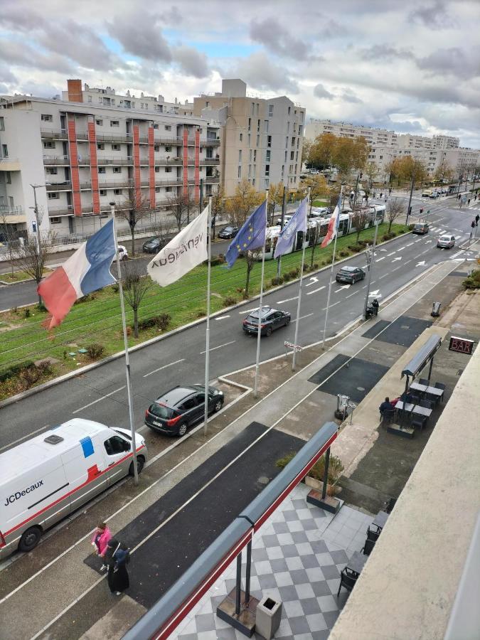 Jolie Appartement Proche Tramway Vénissieux Exterior foto