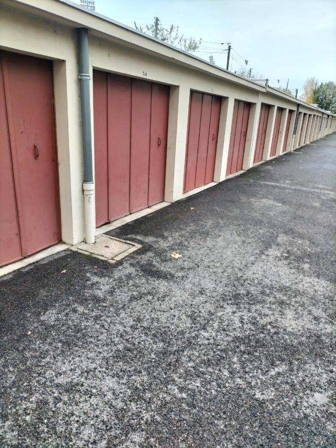 Jolie Appartement Proche Tramway Vénissieux Exterior foto
