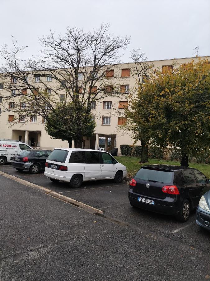 Jolie Appartement Proche Tramway Vénissieux Exterior foto